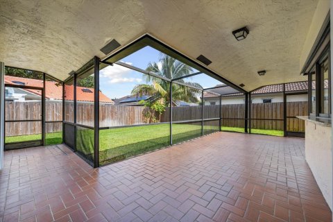 House in Plantation, Florida 3 bedrooms, 189.8 sq.m. № 2392422 - photo 29