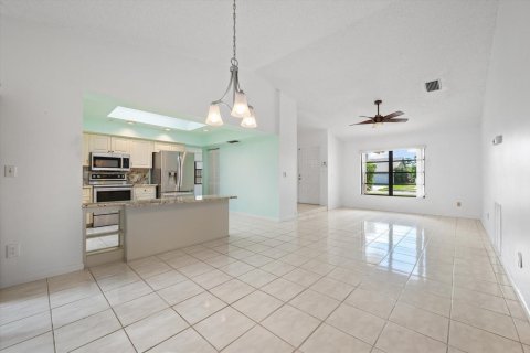 House in Plantation, Florida 3 bedrooms, 189.8 sq.m. № 2392422 - photo 7
