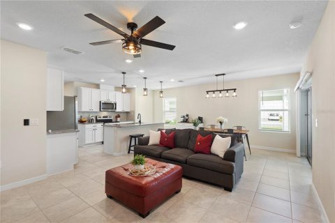 House in Kissimmee, Florida 4 bedrooms, 146.79 sq.m. № 1623029 - photo 6