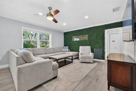 Casa en venta en Seminole, Florida, 4 dormitorios, 194.35 m2 № 1907813 - foto 4