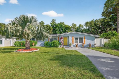 Casa en venta en Seminole, Florida, 4 dormitorios, 194.35 m2 № 1907813 - foto 1