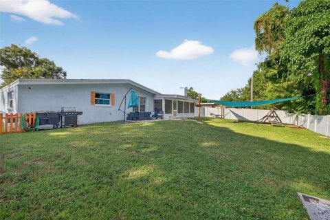 House in Seminole, Florida 4 bedrooms, 194.35 sq.m. № 1907813 - photo 27
