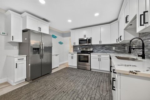Casa en venta en Seminole, Florida, 4 dormitorios, 194.35 m2 № 1907813 - foto 9