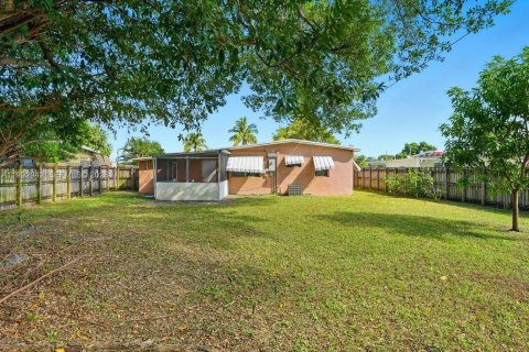 Villa ou maison à vendre à West Park, Floride: 2 chambres, 81.57 m2 № 2056804 - photo 18