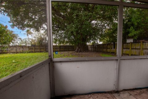 Casa en venta en West Park, Florida, 2 dormitorios, 81.57 m2 № 2056804 - foto 15