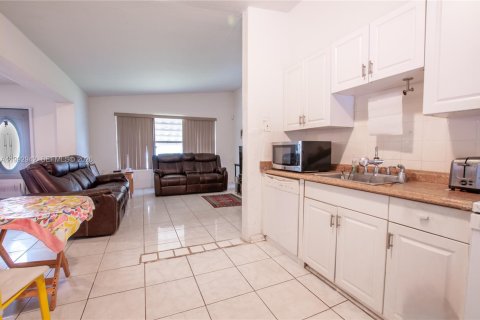 Casa en venta en West Park, Florida, 2 dormitorios, 81.57 m2 № 2056804 - foto 9