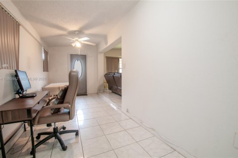 Casa en venta en West Park, Florida, 2 dormitorios, 81.57 m2 № 2056804 - foto 6