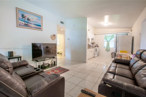 Casa en venta en West Park, Florida, 2 dormitorios, 81.57 m2 № 2056804 - foto 4