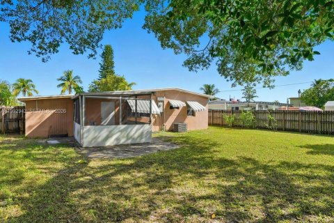 Villa ou maison à vendre à West Park, Floride: 2 chambres, 81.57 m2 № 2056804 - photo 16