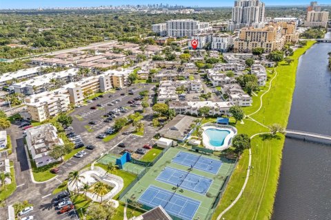 Copropriété à vendre à Miami, Floride: 2 chambres, 69.68 m2 № 2014558 - photo 7