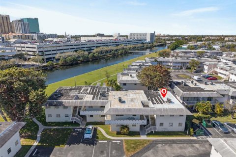 Copropriété à vendre à Miami, Floride: 2 chambres, 69.68 m2 № 2014558 - photo 16