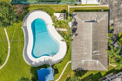 Copropriété à vendre à Miami, Floride: 2 chambres, 69.68 m2 № 2014558 - photo 9