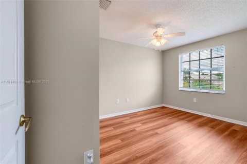 House in Pembroke Pines, Florida 4 bedrooms, 217.3 sq.m. № 1922977 - photo 25