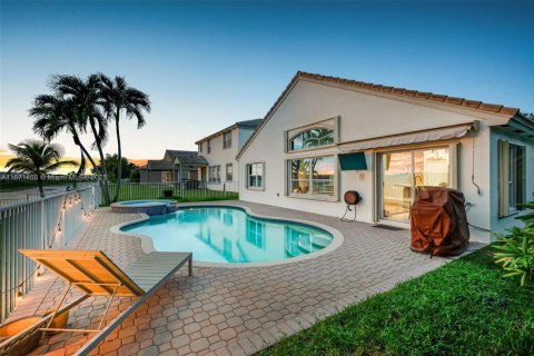 House in Pembroke Pines, Florida 4 bedrooms, 217.3 sq.m. № 1922977 - photo 2
