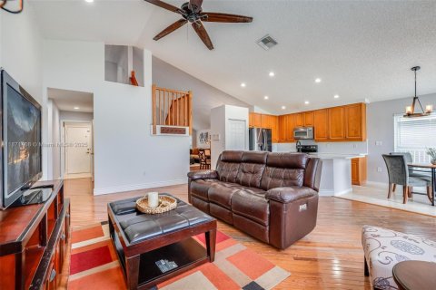 House in Pembroke Pines, Florida 4 bedrooms, 217.3 sq.m. № 1922977 - photo 10