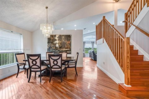 House in Pembroke Pines, Florida 4 bedrooms, 217.3 sq.m. № 1922977 - photo 6