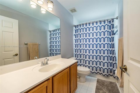 House in Pembroke Pines, Florida 4 bedrooms, 217.3 sq.m. № 1922977 - photo 24