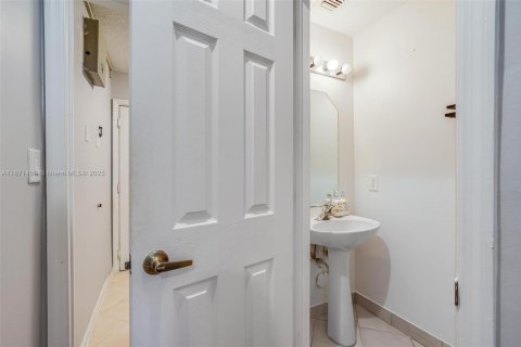 House in Pembroke Pines, Florida 4 bedrooms, 217.3 sq.m. № 1922977 - photo 20