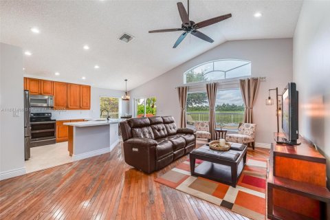 House in Pembroke Pines, Florida 4 bedrooms, 217.3 sq.m. № 1922977 - photo 9