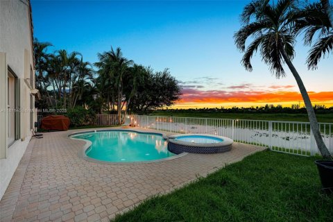 House in Pembroke Pines, Florida 4 bedrooms, 217.3 sq.m. № 1922977 - photo 26