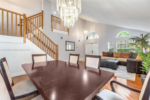 House in Pembroke Pines, Florida 4 bedrooms, 217.3 sq.m. № 1922977 - photo 7