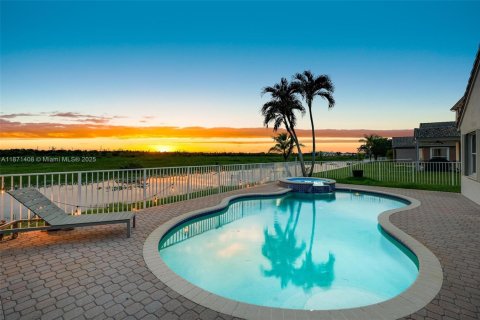 House in Pembroke Pines, Florida 4 bedrooms, 217.3 sq.m. № 1922977 - photo 3