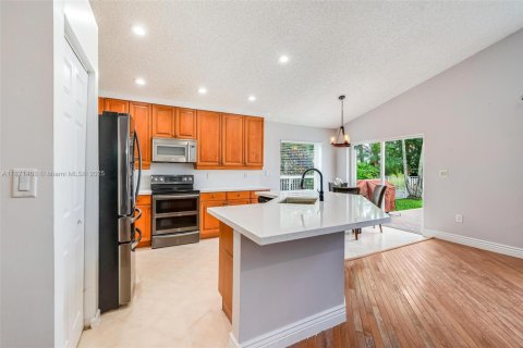 House in Pembroke Pines, Florida 4 bedrooms, 217.3 sq.m. № 1922977 - photo 14