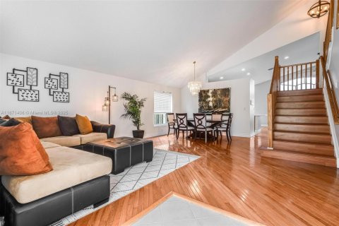 House in Pembroke Pines, Florida 4 bedrooms, 217.3 sq.m. № 1922977 - photo 5