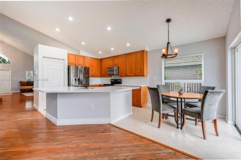 House in Pembroke Pines, Florida 4 bedrooms, 217.3 sq.m. № 1922977 - photo 12