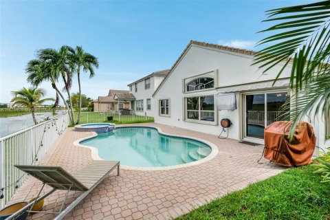 House in Pembroke Pines, Florida 4 bedrooms, 217.3 sq.m. № 1922977 - photo 29