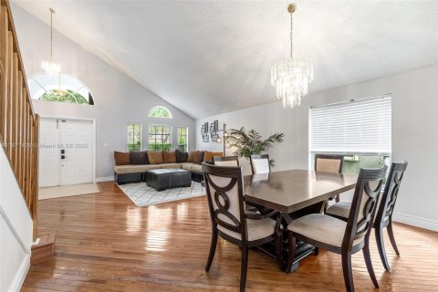 House in Pembroke Pines, Florida 4 bedrooms, 217.3 sq.m. № 1922977 - photo 8