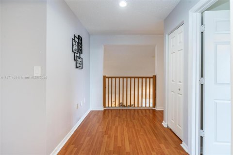 House in Pembroke Pines, Florida 4 bedrooms, 217.3 sq.m. № 1922977 - photo 21