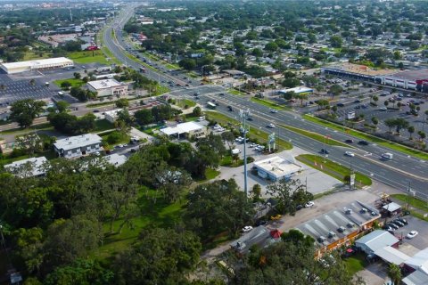 Immobilier commercial à louer à Holiday, Floride: 525.08 m2 № 1903373 - photo 9