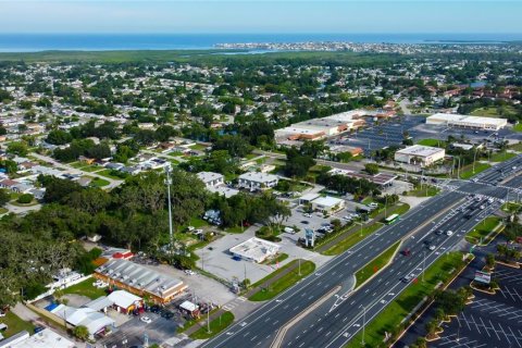 Снять в аренду коммерческую недвижимость в Холидэй, Флорида 525.08м2, № 1903373 - фото 10