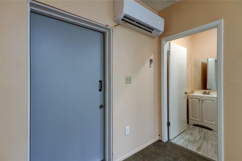 Immobilier commercial à louer à Holiday, Floride: 525.08 m2 № 1903373 - photo 21