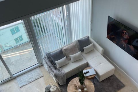 Condo in Miami, Florida, 1 bedroom  № 2001595 - photo 3