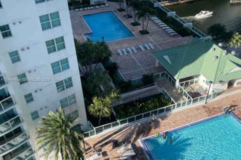 Condo in Miami, Florida, 1 bedroom  № 2001595 - photo 7