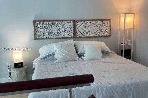 Condo in Miami, Florida, 1 bedroom  № 2001595 - photo 4