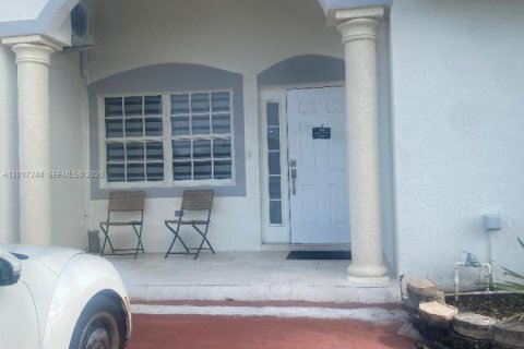 Apartment in Miami, Florida 2 bedrooms, 138.05 sq.m. № 2086305 - photo 2