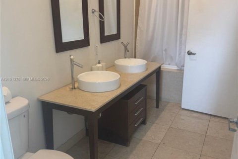 Copropriété à louer à Miami, Floride: 1 chambre, 78.22 m2 № 2414738 - photo 15
