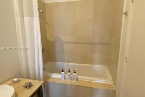 Copropriété à louer à Miami, Floride: 1 chambre, 78.22 m2 № 2414738 - photo 16