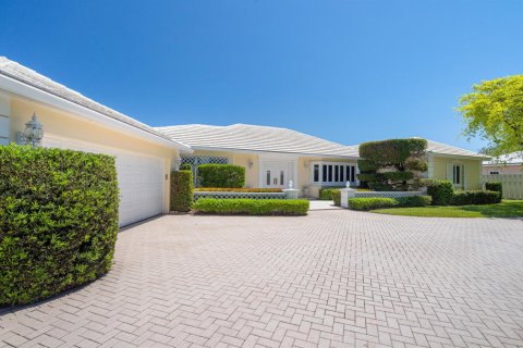 House in Sea Ranch Lakes, Florida 3 bedrooms, 302.49 sq.m. № 2088002