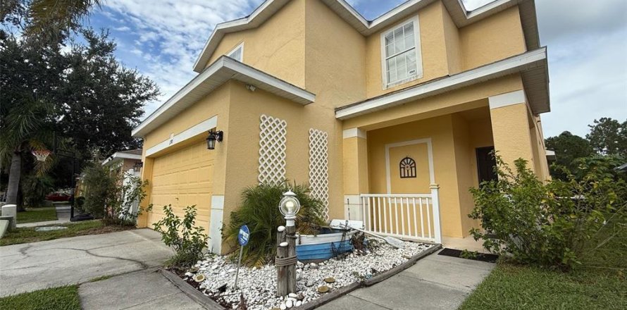 House in Davenport, Florida 4 bedrooms, 164.25 sq.m. № 1913162
