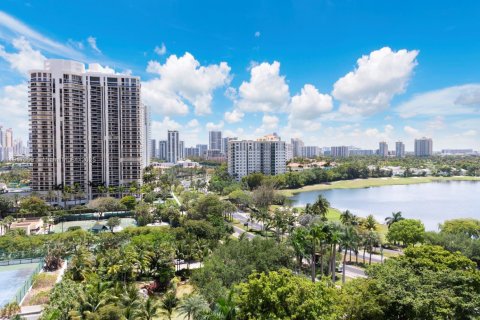 Condo in Aventura, Florida, 2 bedrooms № 2056721 - photo 9