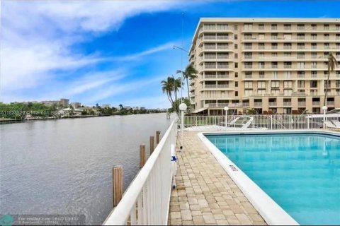 Copropriété à vendre à Fort Lauderdale, Floride: 2 chambres, 107.77 m2 № 1961094 - photo 2