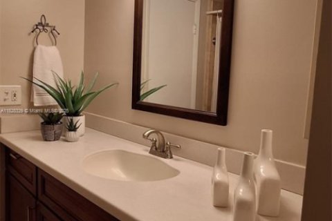 Copropriété à vendre à Fort Lauderdale, Floride: 2 chambres, 107.77 m2 № 1961094 - photo 27