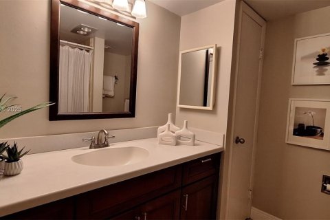 Copropriété à vendre à Fort Lauderdale, Floride: 2 chambres, 107.77 m2 № 1961094 - photo 28