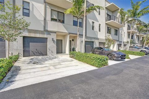 Adosado en alquiler en Pompano Beach, Florida, 3 dormitorios, 177.16 m2 № 2055197 - foto 2