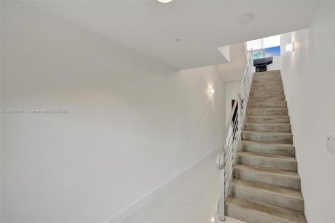 Adosado en alquiler en Pompano Beach, Florida, 3 dormitorios, 177.16 m2 № 2055197 - foto 11