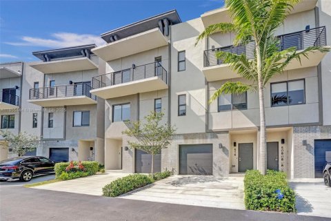 Adosado en Pompano Beach, Florida 3 dormitorios, 177.16 m2 № 2055197